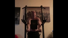 Alex Art: Silný muž masturbuje po tréninku