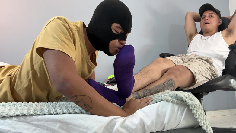 Tomas Styl: Bicht succhia i miei piedi e le calze