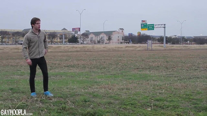 Gay Hoopla: Sünnetsiz çıplak jimnastikçi ve patenci Eric Morning