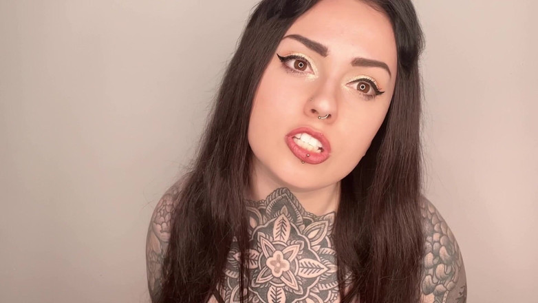 Miss Valentina: Humillando la polla más pequeña de la historia