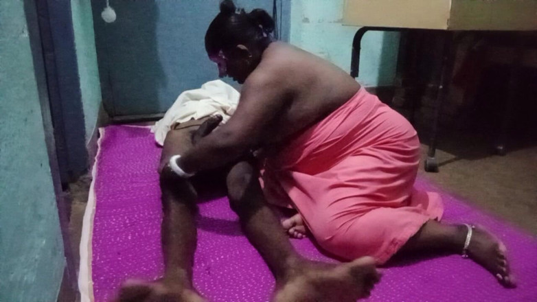 Sexy juli: Ich habe meinen stiefbrudchen aus dem dorf geholt, um mich...