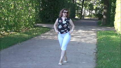 RedRoseRus: Gros culs, legging blanc en promenade