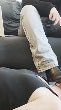 네 얼굴이 내 파티 부츠 밑에 너무 잘 어울려