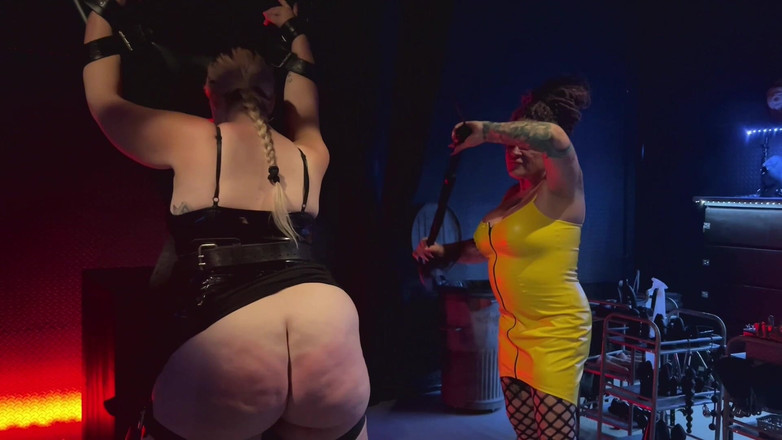 Domina Dark: Ciasno do pieprzenia