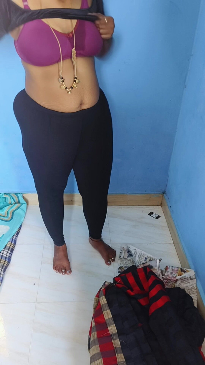 Benita sweety: Siyah sari ateşli şov giyiyor