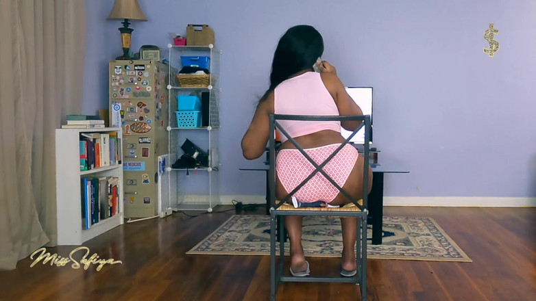 Miss-Safiya: Spremuto da un culo puzzolente gigante - video personalizzato
