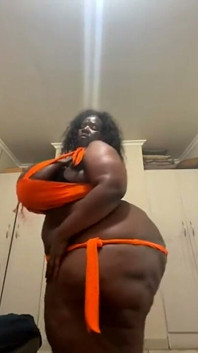 Ebony SSBBW MILF Striptease & Pussyplay