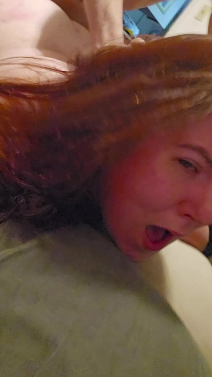 BettyBoomm: Piacere faccia a pecorina pov mentre mi tira i capelli
