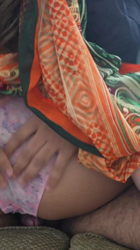 Istri yang lagi selingkuh menceritakan kisah seks sama pria lain setelah dari klub malam. Seks sambil ngomong jorok!