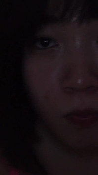 Aoi-chan sèche l’université tous les jours et est traité comme un masturbateur par un vieil homme pervers et donne à un sperme d’avaler