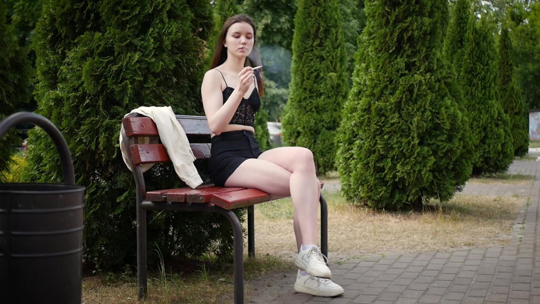 Russian Smokers: Saratoga 120mm merokok di jalan