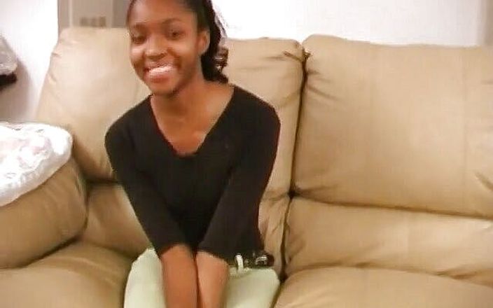 Homegrown Ebony: Cô gái da đen muốn được nổi tiếng