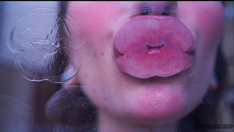 Rarible Diamond: गीला चिपचिपा Lipgloss Kiss