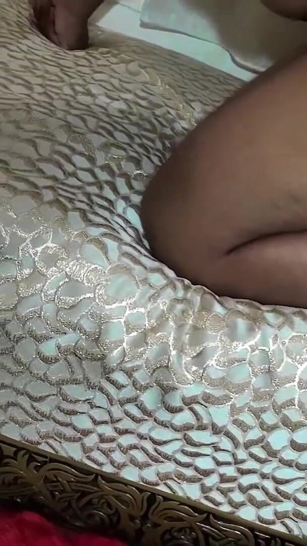 Salma Arab: Tukang pijat august skye fingering memeknya pakai jari sarah arab...