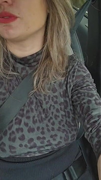 Otrok mi čistí zadek venku