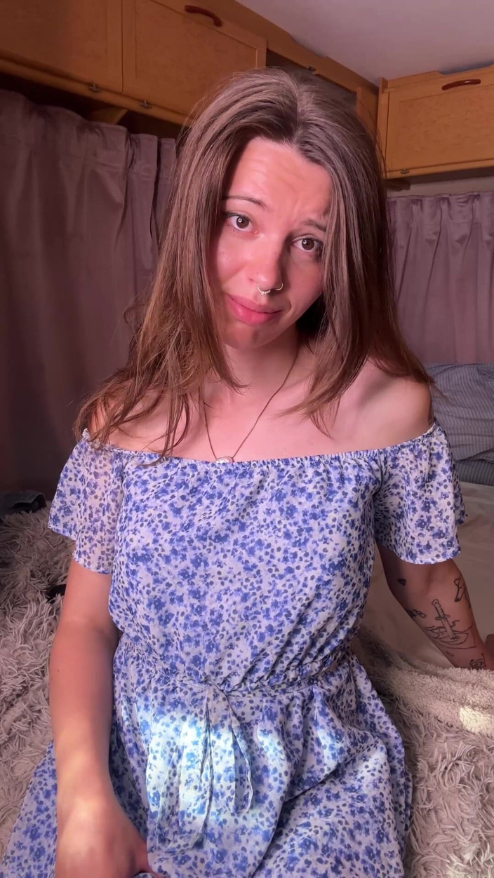 pastelle: Menina trans de pau grande em vestido fofo goza muito...