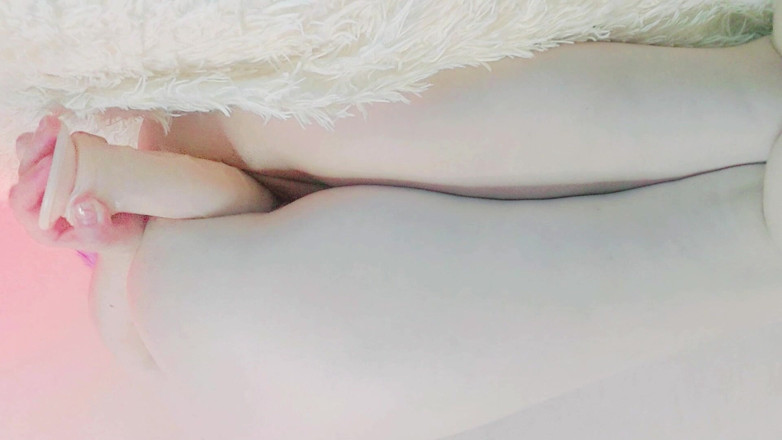 Nicolette69w: MILF Plays with Pussy