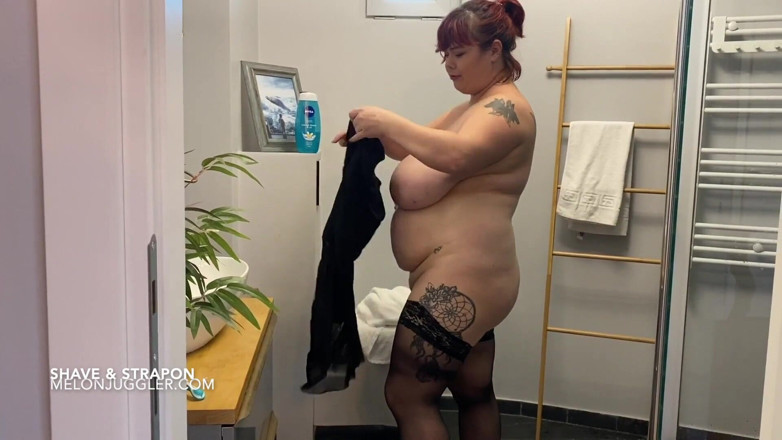Real Plump Lesbians: Bbw lesbiche si radeno e scopano con lo strapon