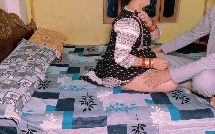pujaprem: Une bombasse parle et prend du plaisir avec beaucoup de...