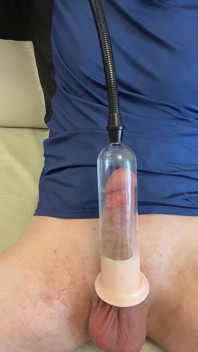 Udělala jsem se do vakua se sténáním. Můj penis je velmi oteklý