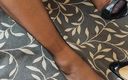 Coryna nylon: Siyah çoraplı ve siyah terlikli