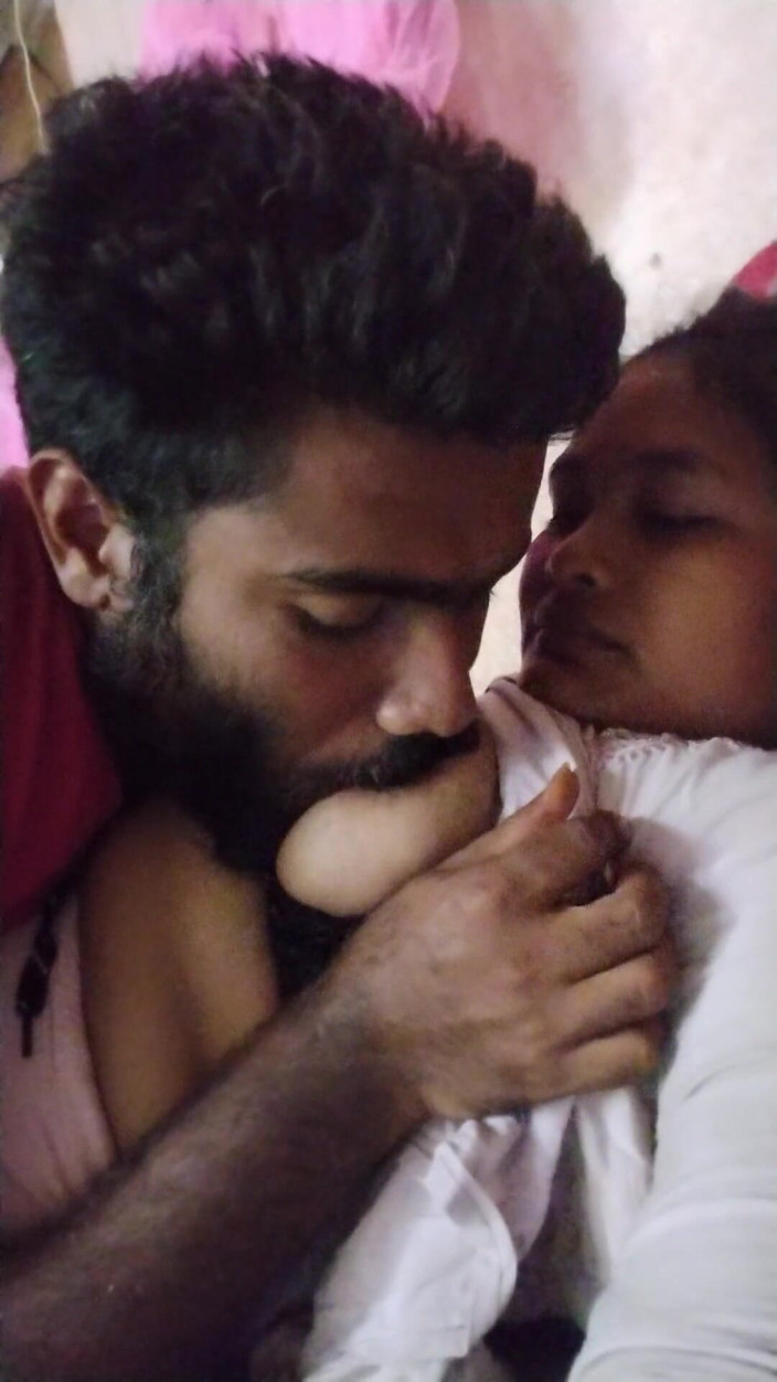 Mg3947731: Büyük memeli Hintli orta yaşlı seksi kadın sari choli'yi soyunuyor...