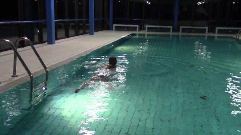 AmateurBBW: स्विमिंग पूल में यूजरडेट