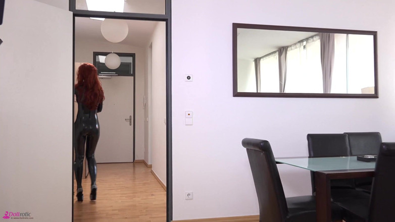 Dollrotic: Sıska lastik bebek köle