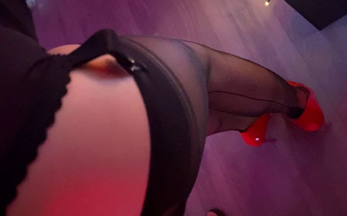 Slowly Tease: # 001 Meinen assistenten in nylons voll gefickt