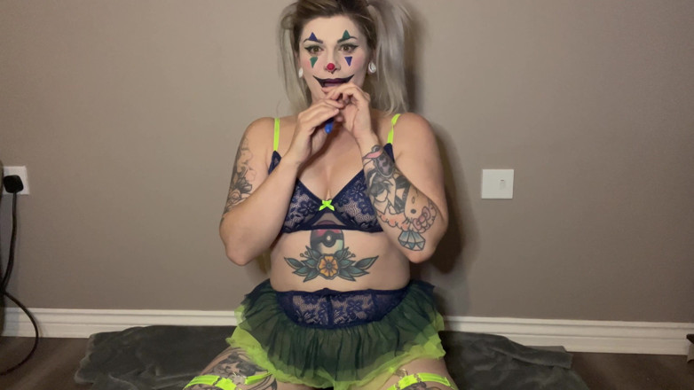 EeveeXo: Burping Clown Girl Plays with Balloons Asmr