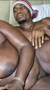 Cewek semok kulit hitam ini dientot habis-habisan sama kontol besarku