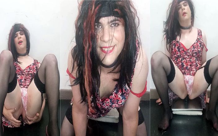 Felixa Branca: Güzel travesti seksi elbiseli siyah dildoyla sikişiyor