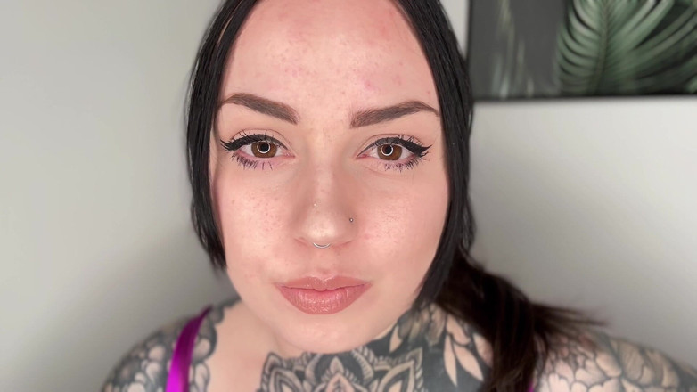 Miss Valentina: Eye Contact Mesmerise