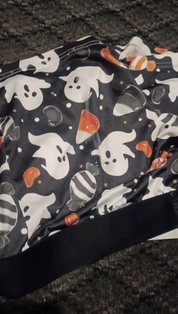 miikakawaiii: Cute Goth Tranny Use Spooky Shorts to Cum