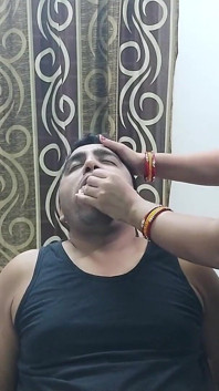 Soțul căluș cu dominare feminină legată de soția indiană însărcinată