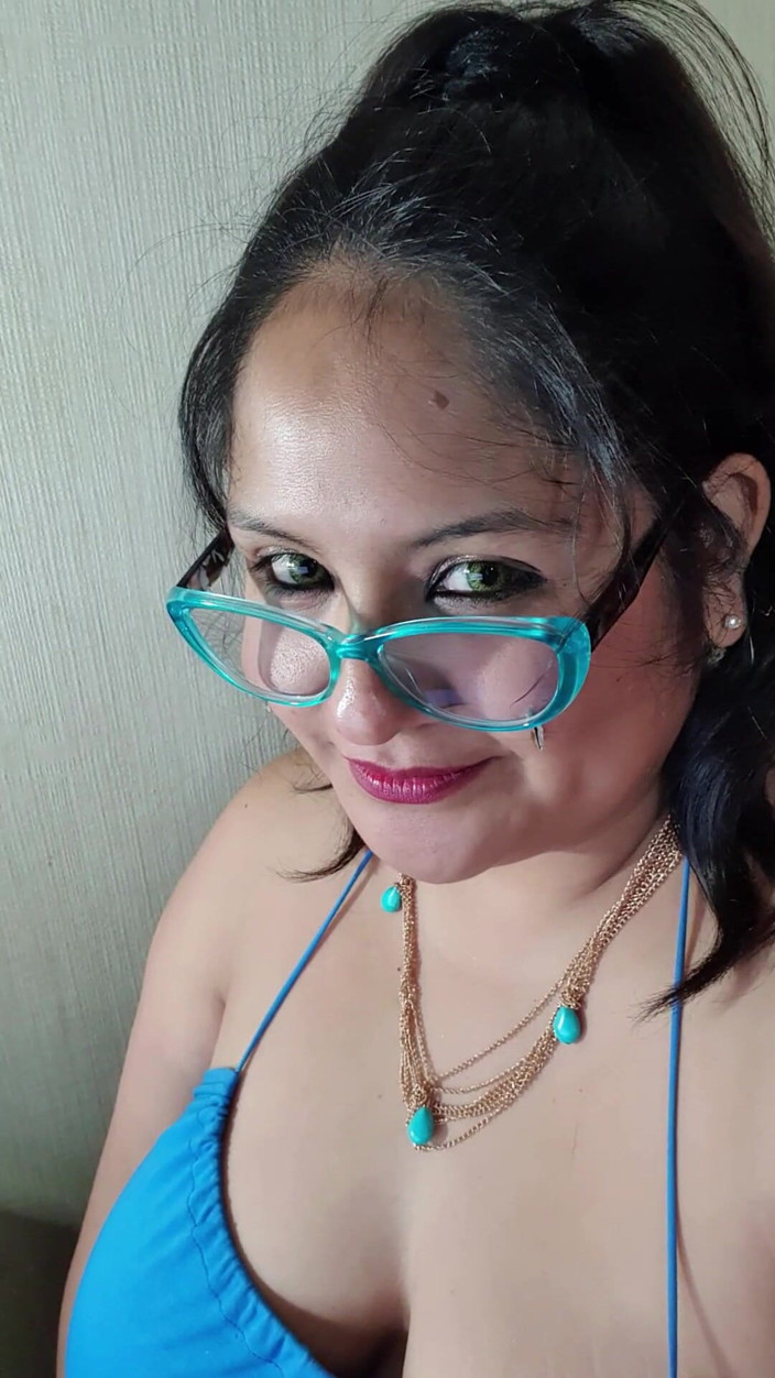 Latin Rain: Memek tebal si cewek super semok ini dientot habis-habisan sampai...