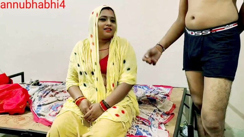 Annubhabhi4: Desi Bhabhi sousedova chlapce