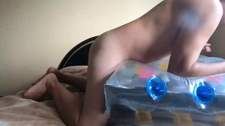 Inflatable Lovers: Tiang udara tiang