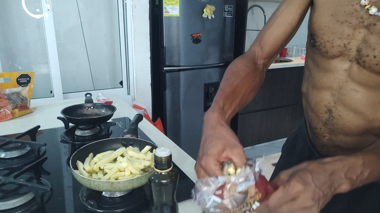 PABLO N3GROBAR: Memasak dengan Beruang Mani