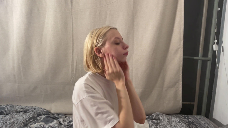 LoveHomePorn: La fidanzata del matrigna mi sorprende con un pompino