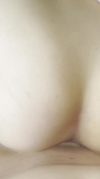 Scopata ravvicinata di una teen di 18 anni! POV!