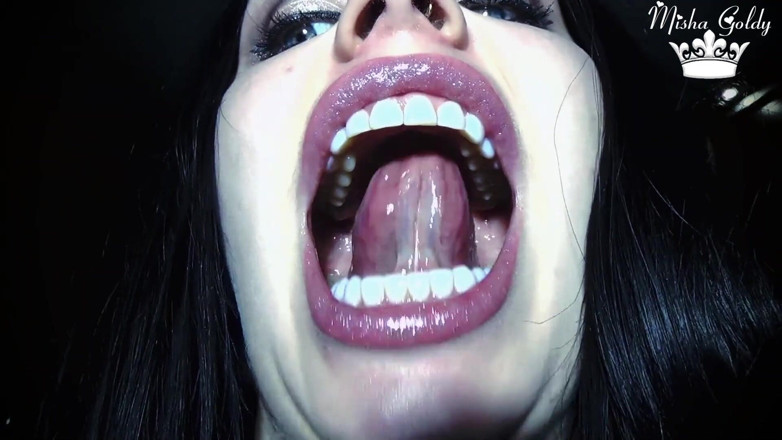 Goddess Misha Goldy: แตกคอหอยแม่มดเซ็กซี่แล้วกลืนลงไป เฟติชสุดมันส์!