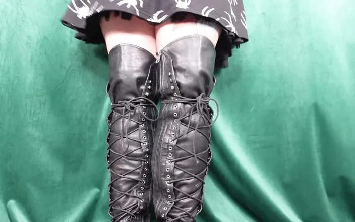 Deanna deadly: Worship and Clean My Muddy Combat Boots with Your Tongue