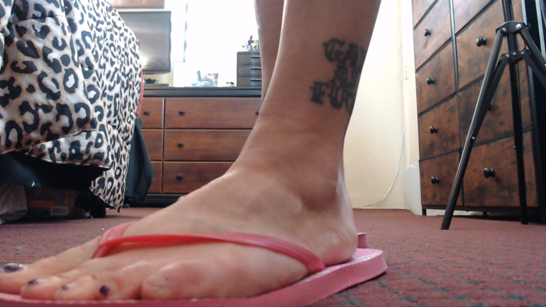 Abby Anna: Pink flip flop walking