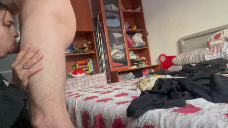 Ionut899: 問題のある継娘が継父に愛情を抱く