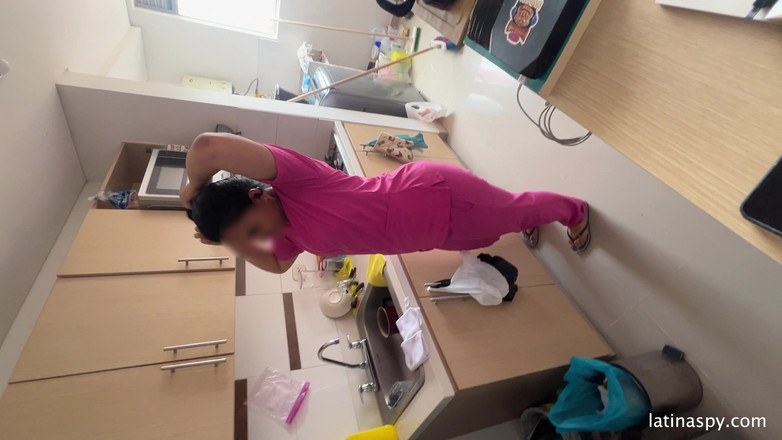 Latinaspy: 거대한 엉덩이의 하녀 Apt를 청소한 다음 상사를 따먹어 1부