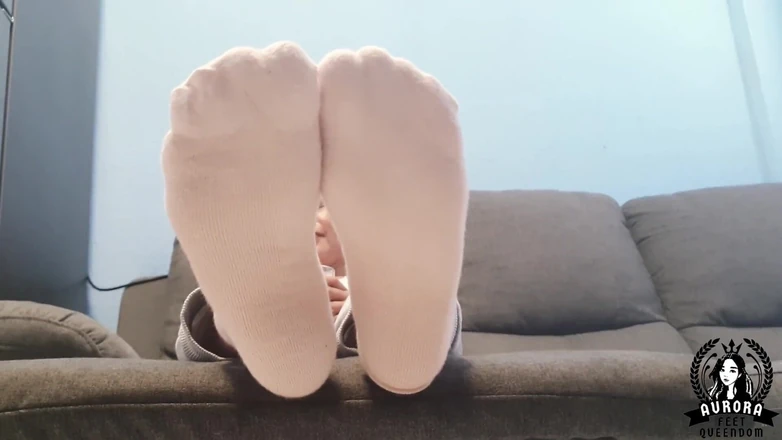 Queen Aurora: Shy Asian Girl Kicks off Her Socks on Coffee Break