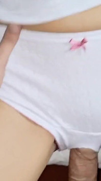 ほとんど合法になりかけたTikTokインフルエンサーが、義父にセックスされたと叫ぶ