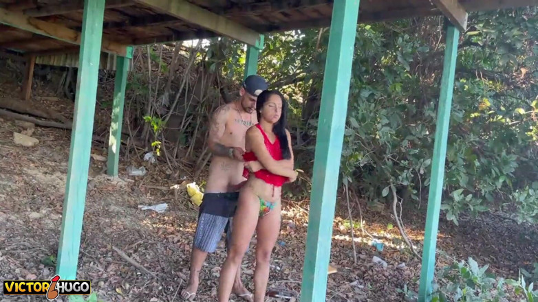VictorHugo: Boat owner fucking tourist on island