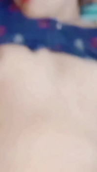 보지를 핥아 배다른 여동생에게 쾌락을 주는 의붓여구